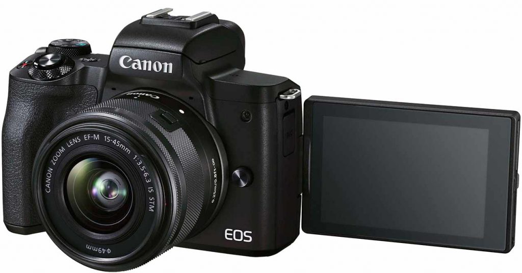 Canon EOS M50 Mark II con su pantalla táctil desplegada.
