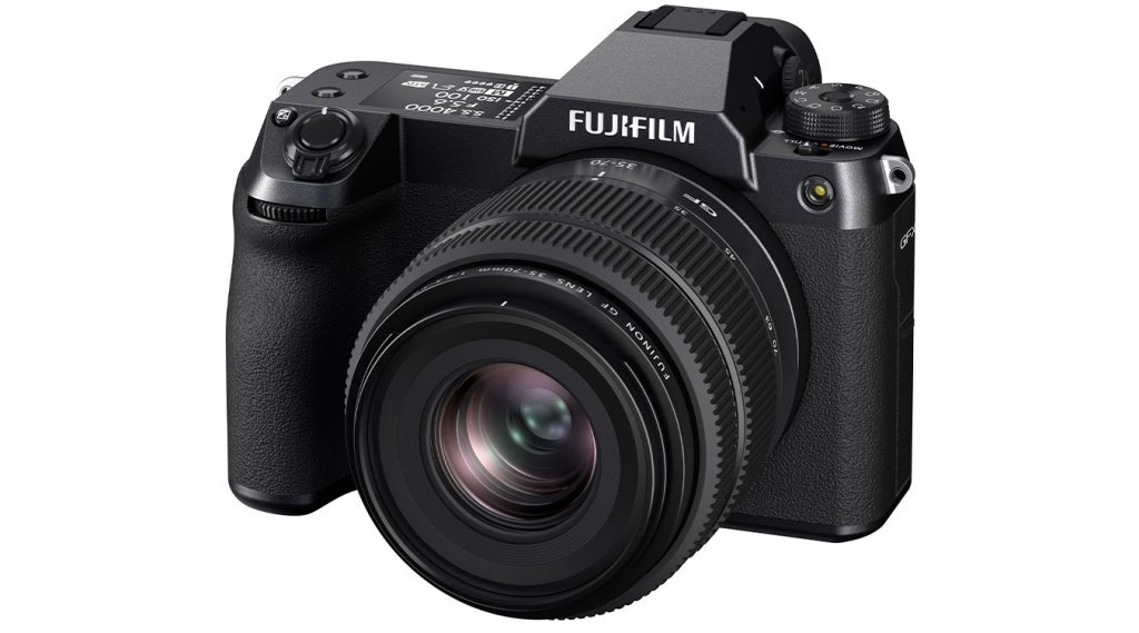 El Fujinon GF 35-70 mm F4,5-5,6 WR instalado en una cámara GFX50S II.