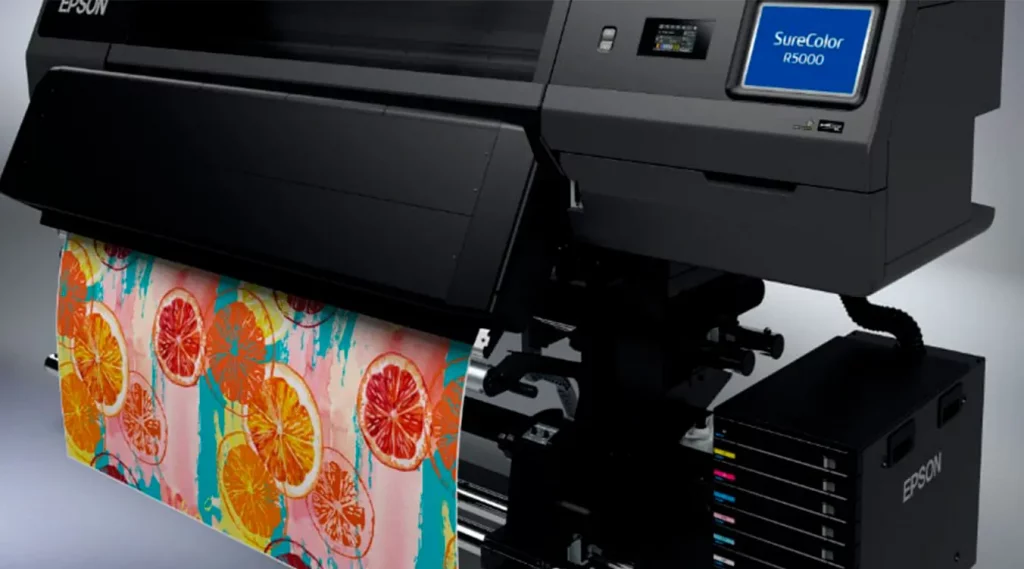 Impresora Epson SureColor SC-R5000, que estará presente en el Salón profesional C!Print Madrid 2022