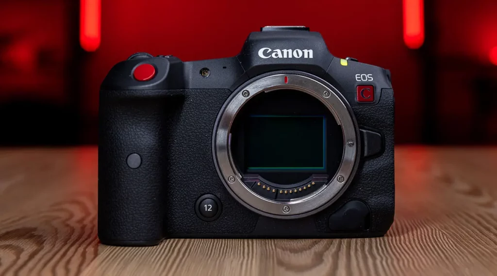 La Canon EOS R5 C llega a España: así es la cámara de cine que